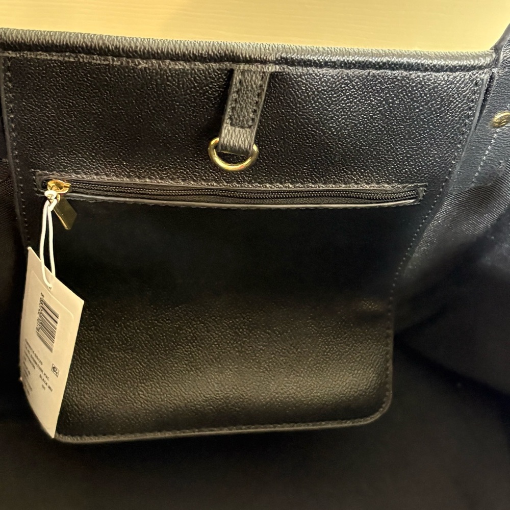 C. Wonder large Signature Tote - Picture 5 of 12